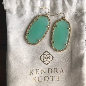 Kendra Scott Danielle style with Chalcedony stone